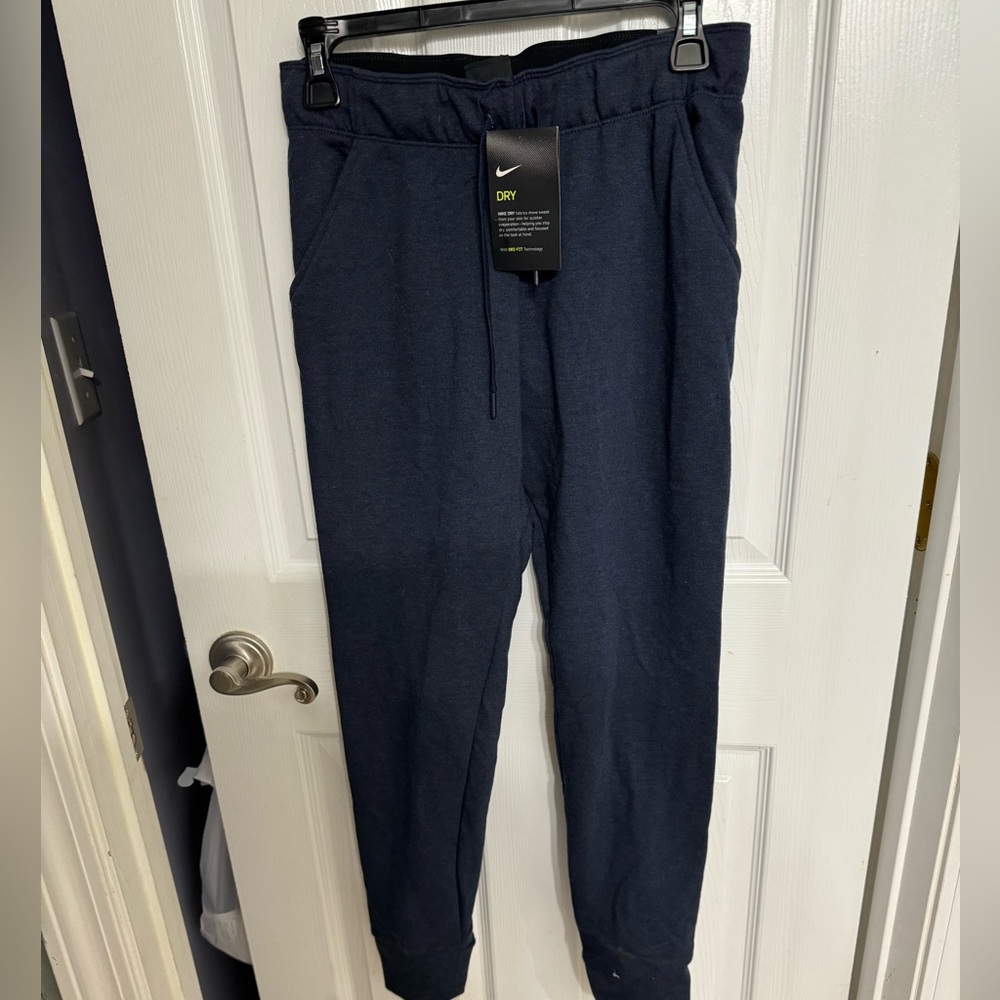 NWT Nike women loose dry fit XS